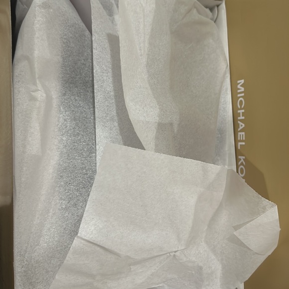 MICHAEL MICHAEL KORS
Poppy Color-Block Logo Sneaker 6M - Picture 4 of 7